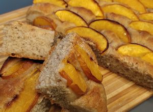 Foto di Focaccia dolce alle noci pesche