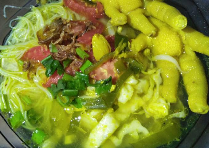 Soto ceker ayam lamongan