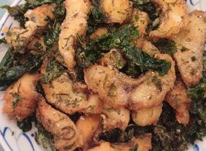 Hình của món Cá chiên lá lốt rang muối.