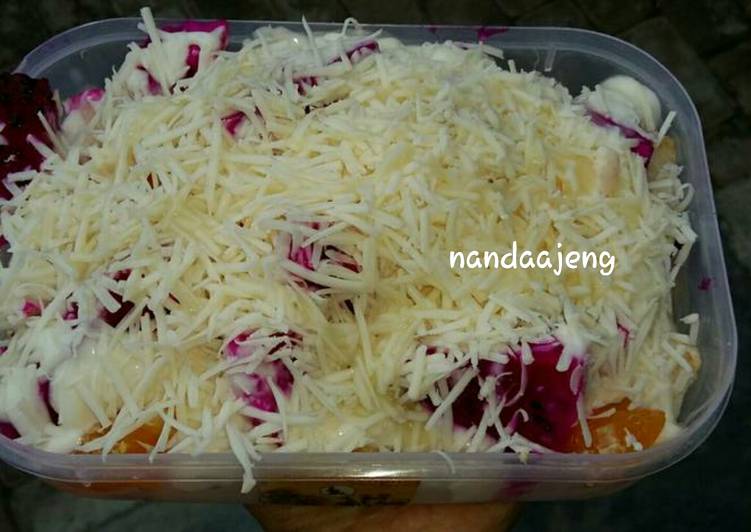 Resep masakan Salad buah murah meriah | Cara Membuat Salad buah murah meriah Yang Enak Banget