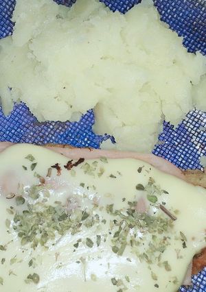 Una foto de Mila napolitana con puré 😊