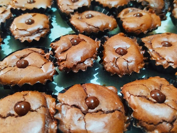 Langkah Gampang Membikin Resep Fudgy Brownies Cup shiny crust yang Lezat Anti Ribet, Menggugah Selera