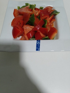 Una foto de Ensalada de Tomate y Pimientos