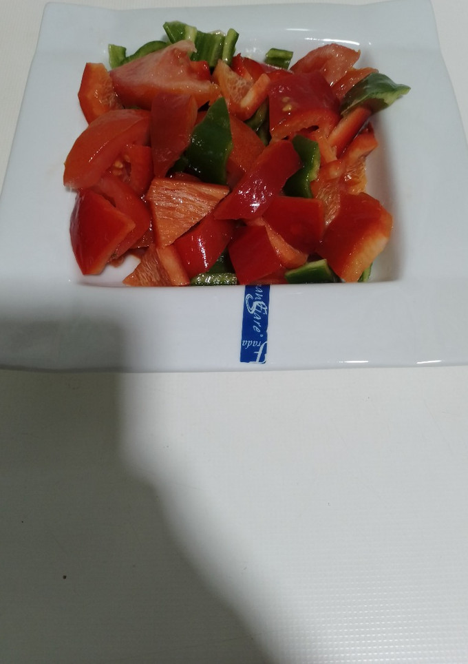 Una foto de Ensalada de Tomate y Pimientos