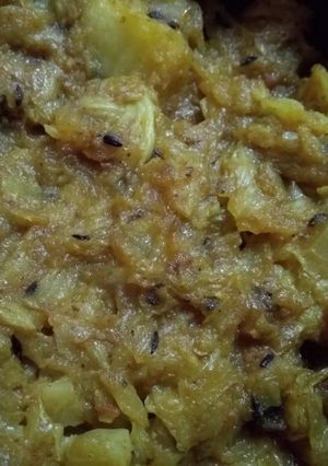 A picture of Cabbage Potato curry.