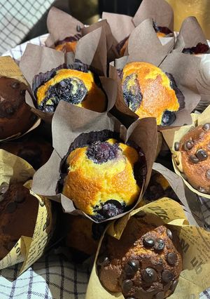 Una foto de Magdalenas de Almendra con Arándanos y con Chocolate !!!!