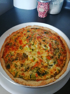 Una foto de Quiche de pollo y verduras 🌈