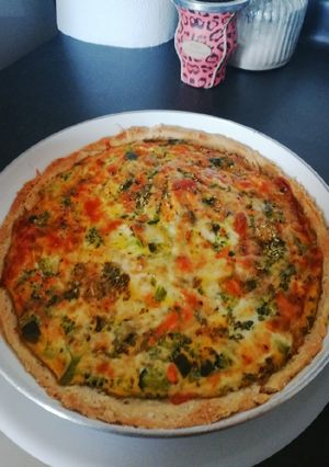 Una foto de Quiche de pollo y verduras 🌈