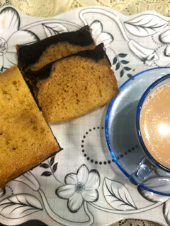 A picture of Tea Cake on the stove.