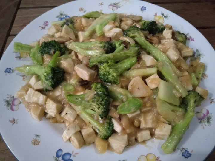 Langkah Gampang Menyiapkan Resep Brokoli tofu saus telur asin yang Lezat Sekali Anti Ribet, Bisa Manjain Lidah
