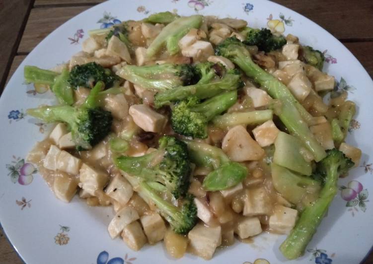 Langkah mengolah Brokoli tofu saus telur asin legit