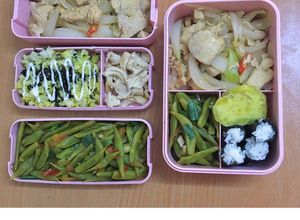 Hình của món Day 29 : Gà xào hành tây, đậu côve xào cà chua, cơm độn _eat1000.