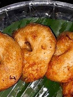 A picture of Medu vada.