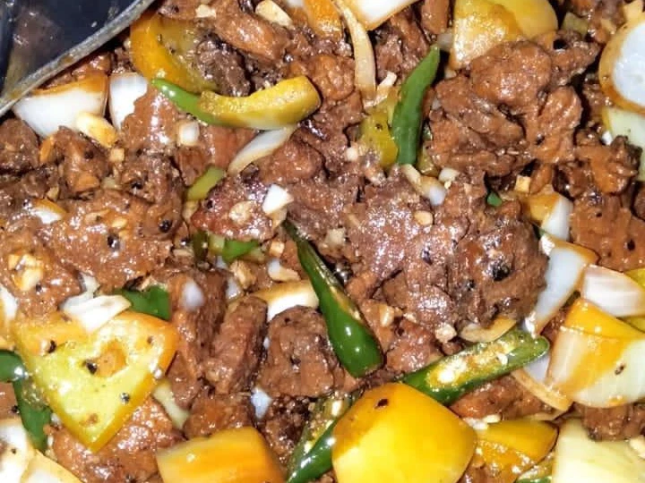 Cara Mudah Menyiapkan Resep Sapi lada hitam Anti Ribet, Menggugah Selera