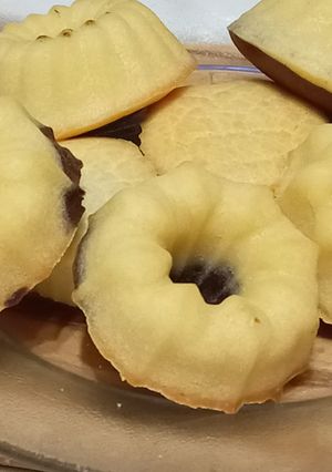 Una foto de Muffins de yogurt y cedrón con chocolate