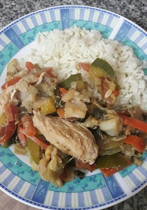 Una foto de Chopsuey con pollo y verduras