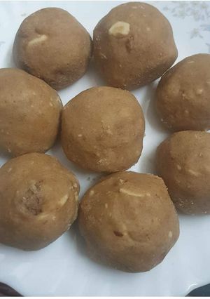 A picture of Atta Ladoo.
