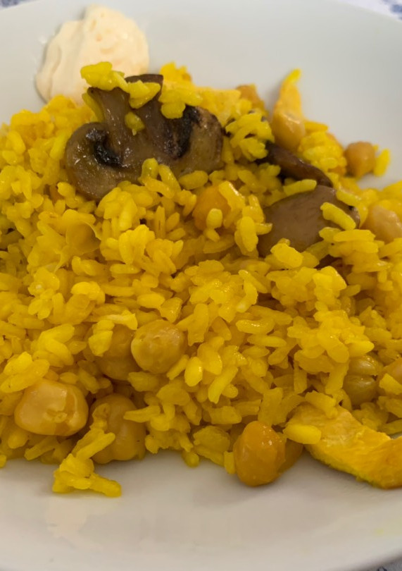 Una foto de Arroz con lo que hay por casa