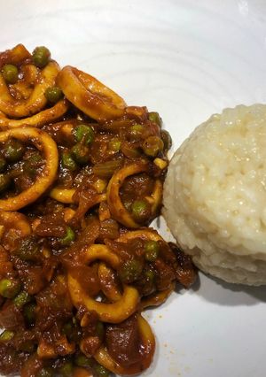 Una foto de Calamares en salsa