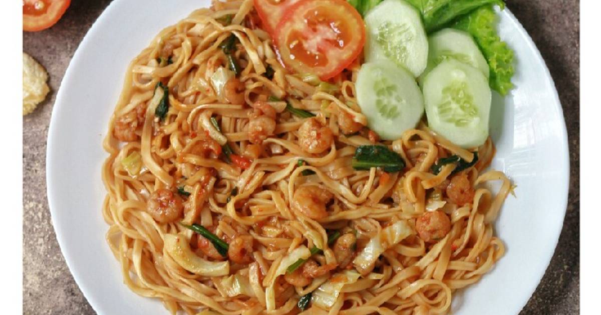 Ifu Mie goreng renyah disajikan dengan saus kental gurih