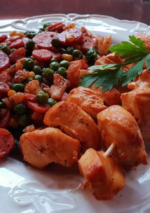 A picture of Low-carb Yogurt Chicken kebabs with steamed veggies.