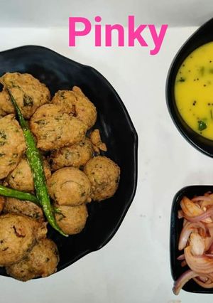 મેથી નાં ગોટા(methi na gota recipe in Gujarati) રેસીપી મુખ્ય ફોટો