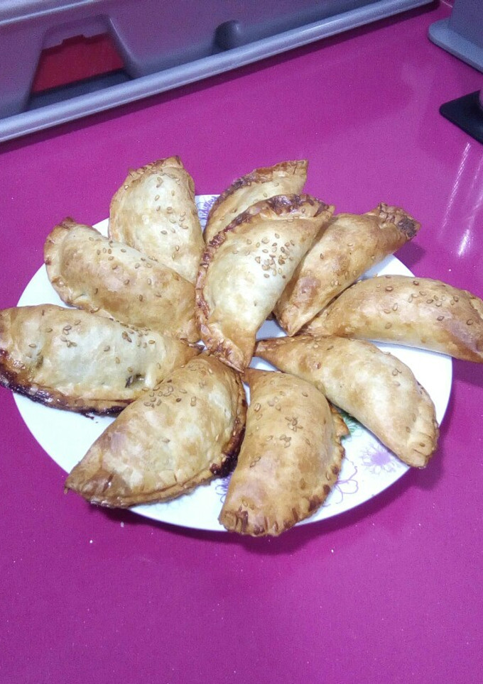 Una foto de Empanadillas rápidas de morcilla y cebolla confitada