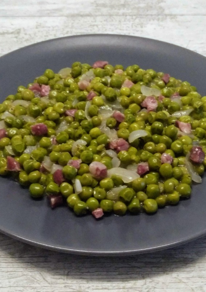 Una foto de Guisantes con jamón