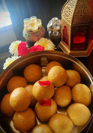 A picture of Besan Ladoo.