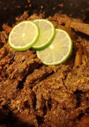 A picture of Malaysia Rendang beef.