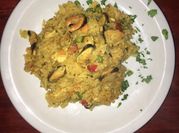 Una foto de arroz con mejillones congelado