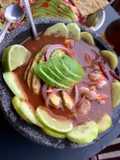 Aguachile de camarones y patas de mula