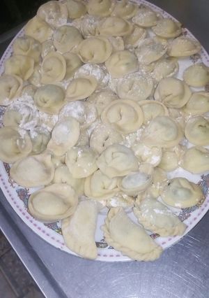 Una foto de Capeletis con varios tipos de salsas!!!