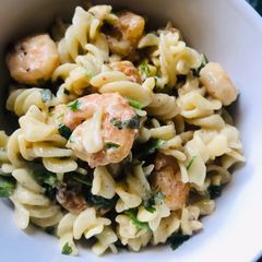 A picture of Creamy Garlicky Shrimp with Pasta 🍤.