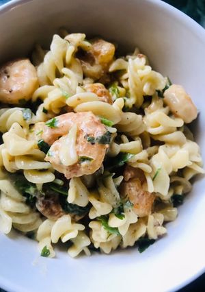 A picture of Creamy Garlicky Shrimp with Pasta 🍤.