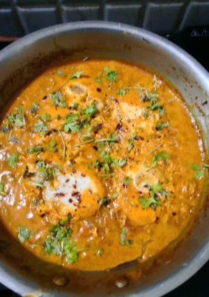 एग ड्रॉप करी (egg drop curry recipe in marathi) रेसिपी चे मुख्य फोटो