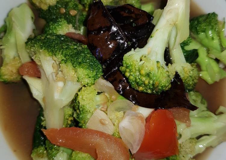 Bahan mengolah Brokoli saus tiram yang nikmat
