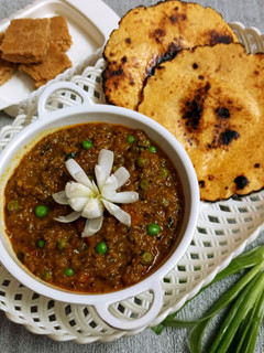 A picture of Baigan bharta (in cooker).