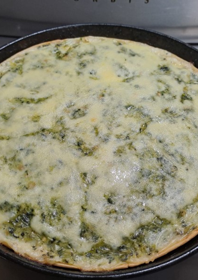 Una foto de Tarta de espinacas con salsa blanca