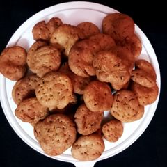 A picture of Masala Mathri.