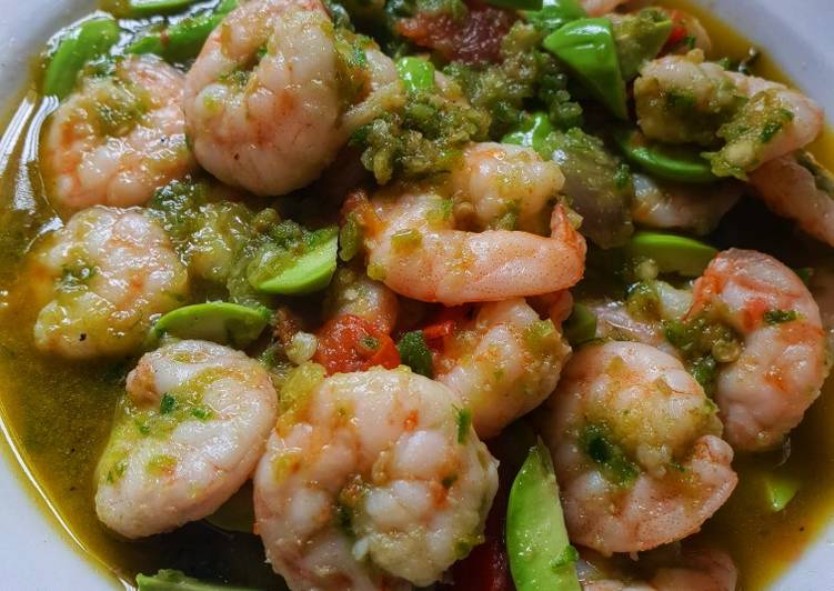 Bagaimana Menyiapkan Udang Pete Cabe Ijo yang Lezat