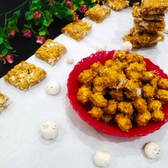 A picture of Makhana rewri and chikki.