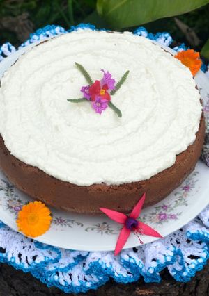 Una foto de Torta integral de zanahoria con cubierta de queso crema y coco💜