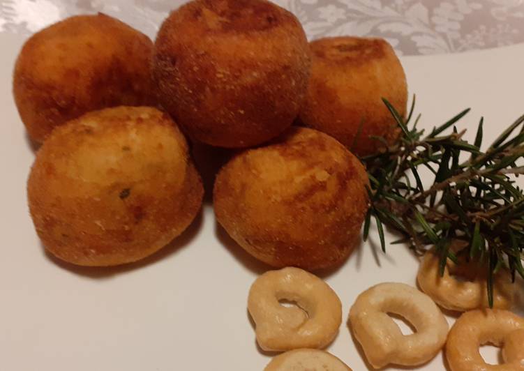 Panzerotti pugliesi di patate bicolore