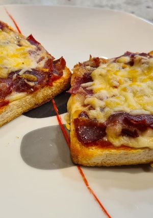 Foto principal de Pizza de jamón serrano con pan de molde