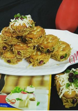 A picture of Cheezy Biscuit Sandwich Bites.