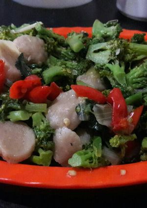 Foto resep Tumis Brokoli Baso Pedes Simple