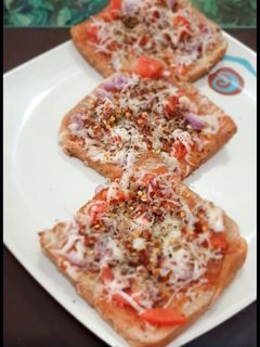 ब्रेड पिज़्ज़ा(bread pizza recipe in hindi) रेसिपी मुख्य फोटो