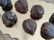 Une photo de marrons glacés
