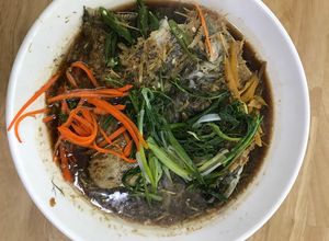 Hình của món Cá song hấp xì dầu.